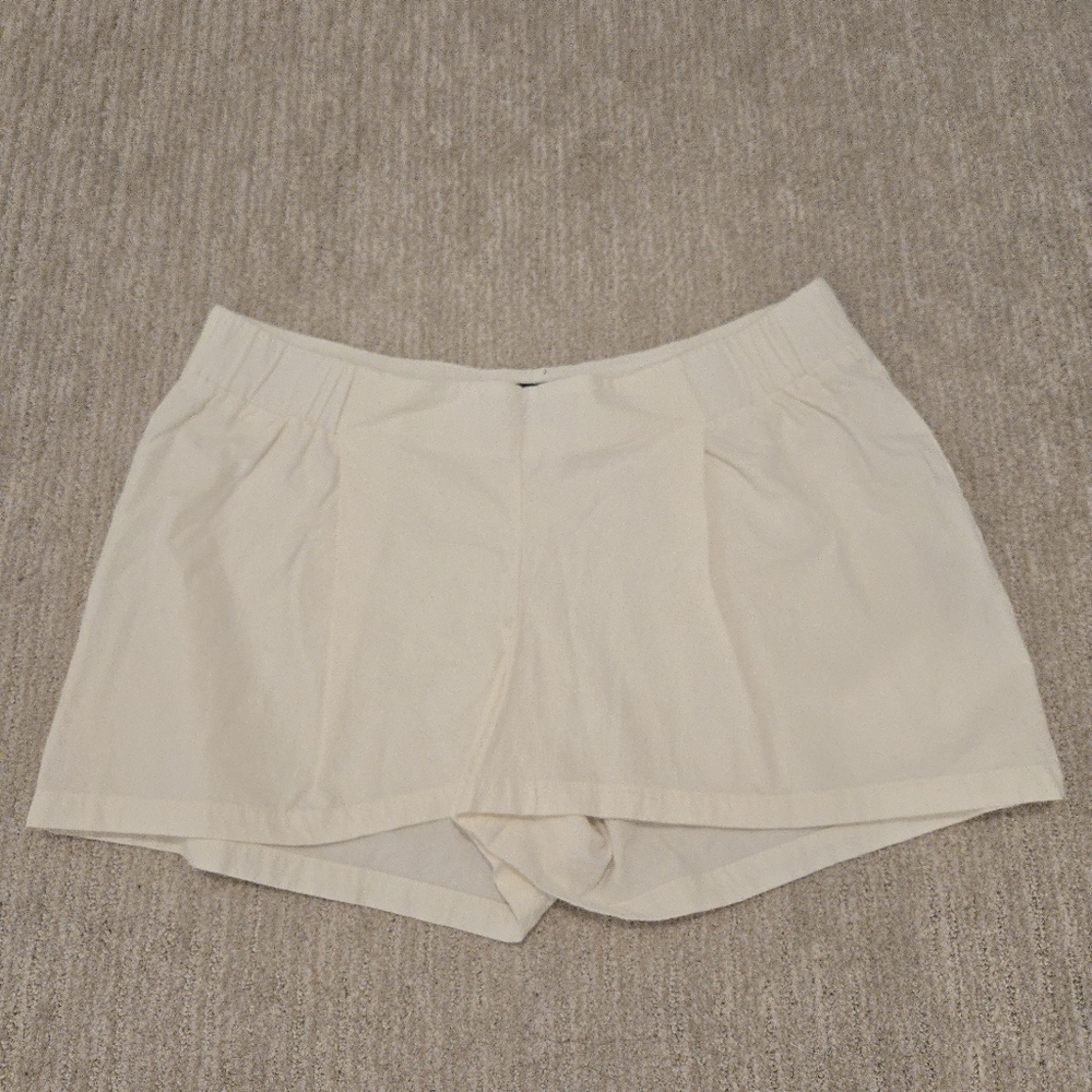 ASOS DESIGN Maternity Cream Pleated Shorts Size 10 US (UK 14 EU 42) NWOT